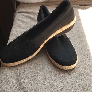 Grasshoppers black wedge flats 7M